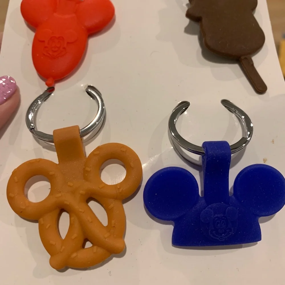 Disney Park Icons Silicone Key Chains Mickey Balloon Bar Ears Hat Pretzel